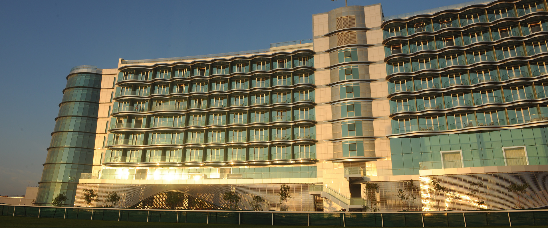 The Meydan is the first horse-trackside hotel with direct unobstructed views of the racetracks.